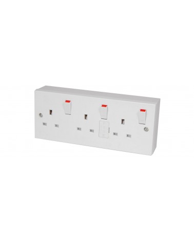 Mercury 3 Gang Switched Fused Mains Socket